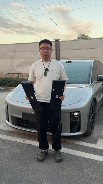 给理想i6安装车牌保护框。 原车开模,严丝合缝。 #理想汽车 #车牌保护框 #车牌保护框架 #理想i6 #理想车牌框架