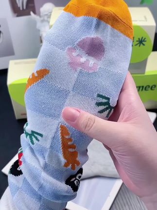 #派米袜子女款春秋中筒袜 10A抗菌 可水洗300次还抑菌,无骨设计 ,弹力大,采用168N双股工艺,耐磨耐穿,环保礼盒包装 送人自己穿都很合适#中筒袜 #袜子穿搭 #亲测穿搭 #透气舒适