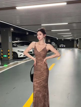 吊带连衣裙女氛围高级感纯欲风性感包臀裙子#时尚连衣裙 #高级感连衣裙 #洋气连衣裙 #时尚连衣裙 #好物推荐🔥