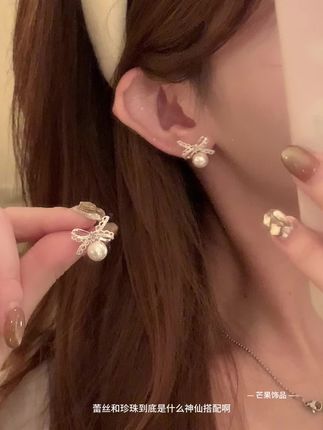 有耳洞的公主们快冲呀 每次戴出门都要被夸八百遍,秋冬搭配毛衣大衣小裙子都好有气质,简直就是我的人生耳环啊#耳环搭配技巧 #耳饰分享 #秋冬穿搭 #饰品搭配不能少 #秋季主打简单干净氛围感