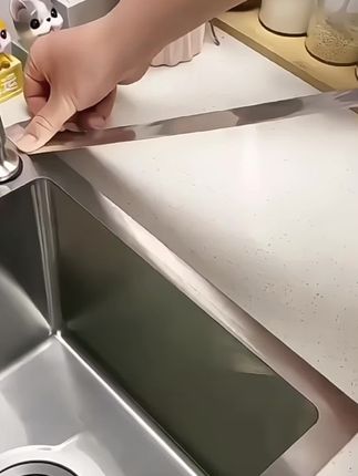 #创作者中心 #创作灵感 厨房防油贴纸灶台水槽边缘缝隙防水防霉耐高温自粘美缝贴铝箔胶带#视频同款 #防油铝箔贴纸 #无限回购的宝藏单品