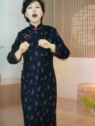 #爆款热卖中 #显瘦穿搭 #时尚女装 #美出高级感#大码女装 秋冬季新款大码旗袍气质长袖网红复古国风毛料显瘦