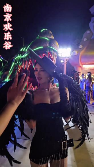 南京欢乐谷浪漫恋爱季官宣将于12月20号正式开启!#南京欢乐谷 #圣诞的100种打开方式 #周末去哪玩 #南京游玩攻略#旅行推荐官1天