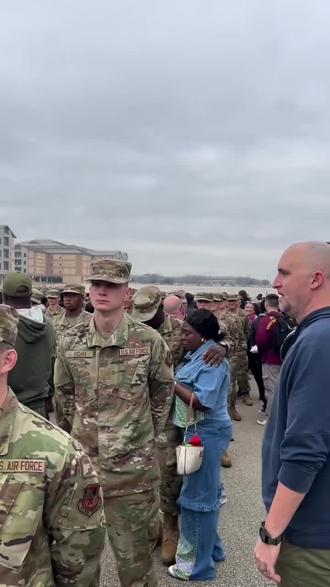 美伊战争中的普通士兵与平民 希望战争早日结束,愿世界和平#伊朗vs美国 #伊朗局势 #哈梅内伊 #世界和平