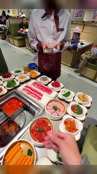 全体干员紧急集合!三角洲×海底捞联名活动正式开涮!
吃联名双人餐,领限定实体房卡+专属庆生动作CDK,对暗号还能抽周边!
火锅+游戏福利双丰收,这波不冲真的亏!
速去海底捞打卡,先到先得,冲就完事!
#海底捞大红三角洲行动