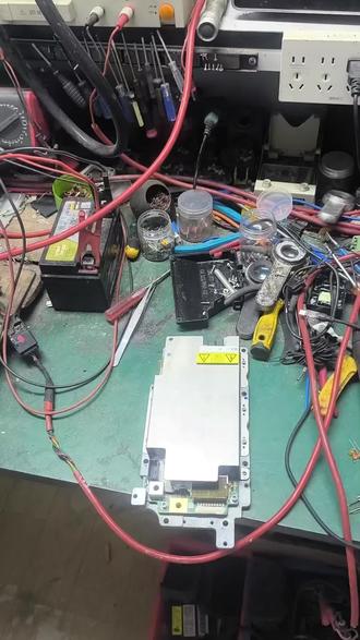 北汽EU5小电瓶充电机
dcdc销售与维修