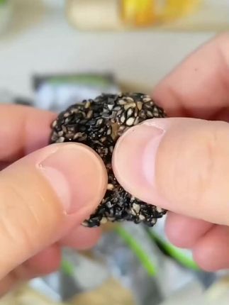 黑芝麻枣夹核桃一口下去三种营养,配料表干净,大人小孩都可以吃!特别香!#黑芝麻枣夹核桃#追剧小零食。 #网红零食推荐。