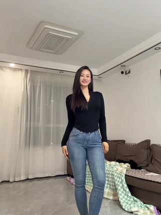 小时候觉得白素贞就是天下最好看的女人法海就是我最讨厌的人#舞蹈 #随性摇摆 #浅跳一下 #热门 #牛仔裤