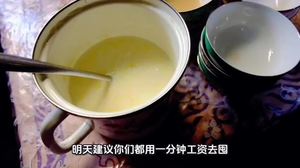 明天建议你们都用一分钟工资去囤沪上阿姨的【沪上必喝】厚芋泥波波奶茶大杯,真的超实在。用的都是真材实料的厚芋泥,加上Q弹波波,口感绵密又带点嚼劲。现在抖音还有5.7折团购价,只要11.5就能拿下大杯,千万别错过了,因为超划算。而且就在燕郊开发区黄金地段,随时去都方便。