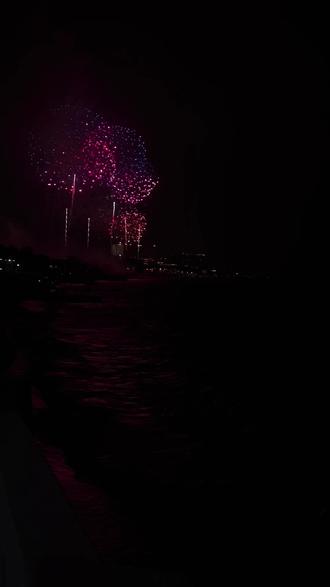 2026大年初一,骑行🚴往返10公里+徒步8公里赶赴的一场烟花盛宴。#两岸烟花秀