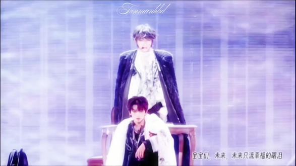 “我向流星许愿,许愿我们可以再见,许愿我们可以并肩站在一起,但流星没有回应我,我只是期待着,期待着流星或许会在以后的某个时间段回应我。”
“直到那天,我见到了真正的流星雨,她们说以后都是好天气。”
其实在我的入坑过程中,起先我并没有对橹橹和恩恩有太多的了解,最先了解到的,是果果们,是这个群体之间的气氛,很团结,很热血,可能我也比较中二,我格外喜欢这种气氛,甚至很喜欢另一个可爱的名字:枳枳。
在这个视频里,枳枳更像是无所不能的流星雨,听到了橹橹的暗恋,发现了恩恩的美好,帮助他们星途璀璨。
所以视频后半段更偏向于枳枳对橹橹和恩恩的托举。
蓝粉海很美,恍惚中,真的很像流星雨。
未来,我们一起走下去。
#橹橹春韵穆穆良朝 #杰丞 #豚馒 #271199 #橹穆