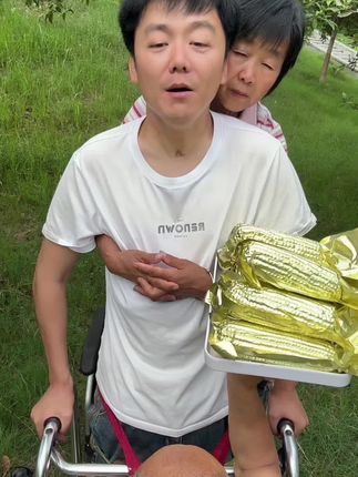 已经在谷底了,不管怎么走都是向上,越努力越幸运!#奇兵加油#玉米