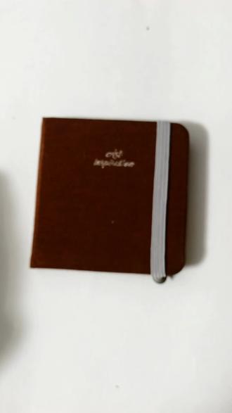 小时候最喜欢吃糖葫芦了,因为糖葫芦的味道真的是太合我的口味了,酸酸甜甜,而且吃糖葫芦的时候就知道马上可以过年啦,新衣服,放鞭炮,放烟花,贴春联,太有趣了#上热门话题 #绘画教程 #一般人不告诉他 #手工diy #一般人不告诉他