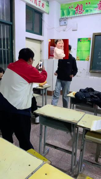 #咕力咕力 #教室跳舞#无效马赛克 #为了生活而努力 哈哈哈哈哈哈