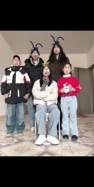 #彰显过年在家地位的特效来了
五块钱的蟑螂陛下