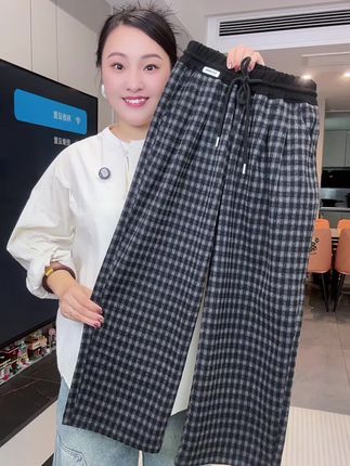 天凉了,给我闺女安排了这个女童格子阔腿裤! 巨高品,呢子面料柔软厚实,北方现在穿正合适,天再冷点套个秋裤保暖都没问题,老实穿了#格子裤 #格子阔腿裤 #阔腿裤 #女童格子裤 #女童阔腿裤