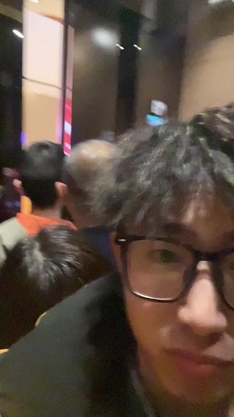 “朋友们新年快乐🎆”#丹尼尔 #丹尼尔唐笑 #电梯唱歌 #电梯唱歌挑战 #电梯唱歌搞笑视频