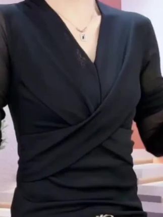 打底衫女款爆款2025新款春秋大码遮肚显瘦长袖V领修身时髦