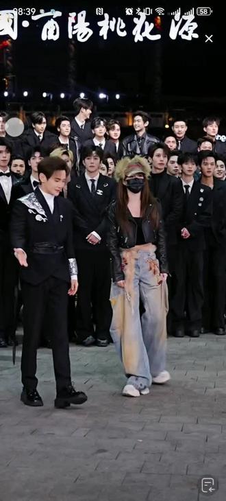 追了大半年的两个人,如今看到这一幕真的很感动,我理解之前为什么分手,也理解现在两个人为什么同屏,龙队真的进步很大,成长很多,一路走来不容易,希望越来越好,希望我有机会去重庆😘#龙浩天瑶瑶 #你最争气 #越来越好的自己