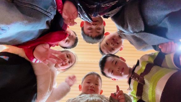 小小的心意,暖暖的祝福
愿每一位妈妈、奶奶、老师
永远被爱包围,永远温柔闪亮✨#三八节#幼儿园的美好时光