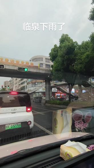 都说下雨天更适合思念,没错我的城市下雨了#雨后的小县城