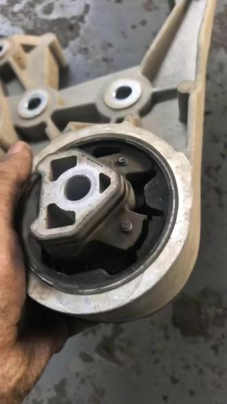 行车加油门瞬间抖动!
#抖动 #埃安Y #行车抖动 #电车维修 #海亚汽车维修