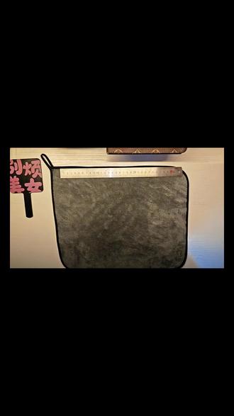 玩具鉴赏:
80后童年回忆杀!这个用摩托车链条、铝合金板和橡皮筋做的解压玩具,简直是我的心头爱~
先看材料:3毫米厚的铝合金板,用钢锯切割成合适形状,再配上铁丝弯的激发装置和扳机,橡皮筋做蓄能,纯手工打造的质感超棒。
整个过程都是利用上班空闲时间一点点做出来的,没有任何复杂功能,就是单纯的解压神器。捏动扳机时,橡皮筋的弹力让人特别放松,动手能力强的小伙伴,照着图纸也能做!
老玩具新玩法,把回忆和解压结合在一起,真的太有意思了~
#80后回忆#解压玩具#手工DIY