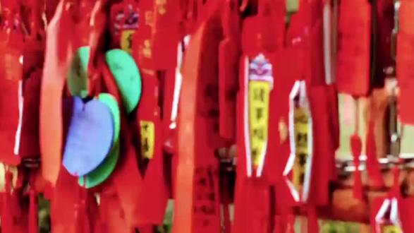 在外飘了一整年,被贵州子涵这碗天麻泡汤肉暖到了。十万人围坐在一起,喝着鲜掉眉毛的热汤,聊着家长里短,这才是刻在贵州人DNA里的年味和乡愁。#贵州子涵 #贵州音乐时光 #五彩洋山河景区