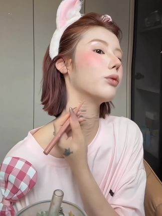 一笔搞定妈生粉蚕卧蚕!!这下再也不会找不准位置了~#卧蚕#平价彩妆#双头卧蚕笔#美妆好物#季节会变爱意永恒