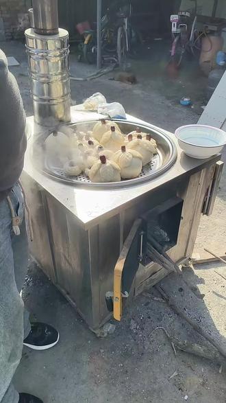 #回老家才有的人间美味 #抖出家乡味 #家乡特色 #民间手艺 在此感谢我亲爹,给我取的名字,会会会会啥都会一点😂这个枣山第一回蒸,还不错还不错!哈哈哈😁