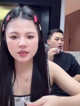 女生要多吃阿胶哦,东阿御清颜手工阿胶糕真的太绝了,它是那种软糯香甜的口感,吃起来一点也不腻,而且配料表很干净,都是对女生好的东西,每天早上来一片,搭配牛奶或者酸奶一起吃,既好吃又营养!#阿胶糕 #好吃不贵 #健康又营养 #抖音好货推荐给你 #好物推荐🔥