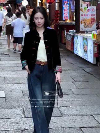 #复古穿搭 #街拍小姐姐穿搭 #日常穿搭分享 #轻奢风配饰 #个性独特