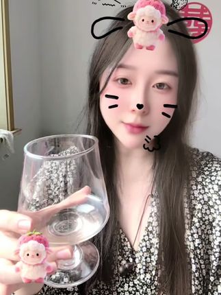 这个高颜值玻璃杯真的超爱了,用来喝饮料rio高级感满满。视频同款#强烈推荐 #微醺 #快乐水