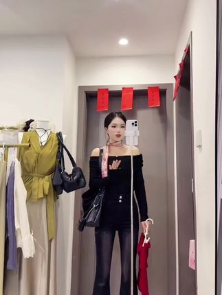 纯欲风秋季新款一字肩上衣修身辣妹露肩显瘦长袖修身打底衫上衣#今日穿搭 #休闲上衣 #上衣