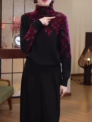 大佬妙欧美印花短款上衣设计百搭酒红色气质修身半高领#时尚洋气减龄穿搭 #高级感穿搭