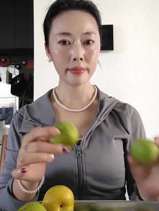 老乡,吃家乡李子咯,口感相当奈斯,喜欢吃的直接点击链接购买哈,每天现摘现发,呡呡甜,新鲜得很
