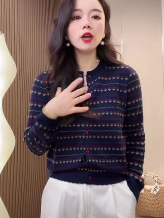 秋冬穿搭时尚显瘦#减龄穿搭 #洋气小衫 #针织毛衣