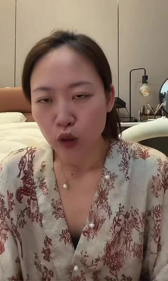 “在没网的这八个小时里,我又爱了他八个小时”#飞机上没有信号8小时