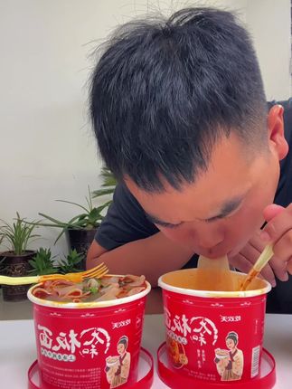 视频同款太和板面香辣牛肉味19块9毛9到手十桶,喜欢吃的朋友们拍去吧。