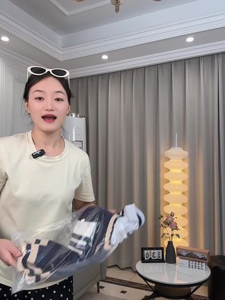 麻麻们…这件假两件衬衫领学院风卫衣真的太帅气了,穿上好有小学霸的既视感#儿童卫衣 #男童卫衣 #儿童卫衣穿搭 #假两件卫衣 #学院风穿搭