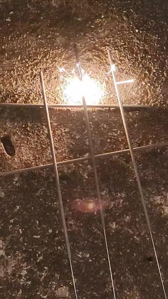 仙女棒变爱心❤️详细教程来了,赶紧给你们心爱的人看一看#仙女棒 #仙女棒烟花 #仙女棒的正确点燃方式