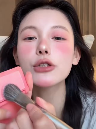 救命!好甜好嫩的蜜桃色~韩女那股子娇憨感直接焊在脸上!#腮红 #腮红打法 #韩系腮红 #氛围感