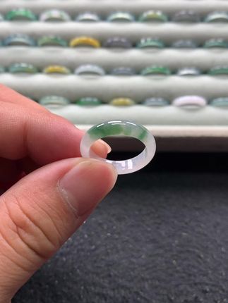 冰润白底青飘花天然A货翡翠戒圈 #翡翠 #戒指 #珠宝首饰 #你值得拥有 #天然翡翠