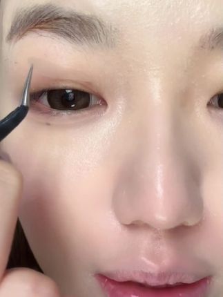 强烈建议所有单眼皮肿眼泡内双的姐妹快试试这个#双眼皮贴~你会回来感谢我的!#内双肿眼泡 #眼妆#美妆百万新星计划#动动手就贴出双眼皮