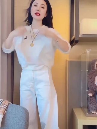 【蜜蜂外套】2025早秋新款蜜蜂刺绣圆领百搭外套LK2506721 #女装 #潮流#美女#穿搭 #日常穿搭