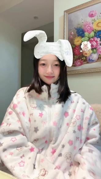 学会了手势舞
#手势舞 #女大#企鹅#帅哥