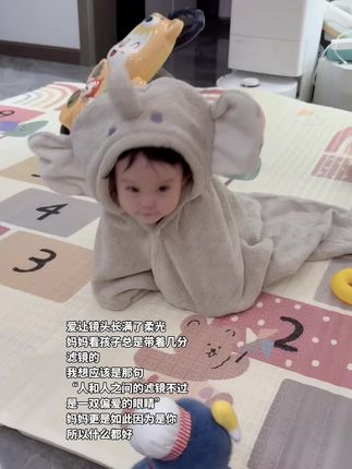 爱让镜头长满了柔光 妈妈看孩子总是带着几分滤镜的我想应该是那句 “人和人之间的滤镜不过是一双偏爱的眼睛” 妈妈更是如此 因为是你 所以什么都好#幼崽成长记 #幸福感