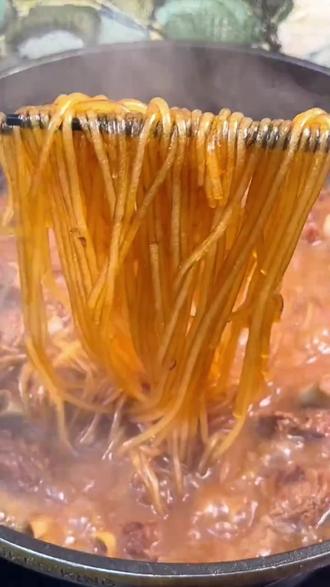 正宗红薯粉条,纯手工制作,自然阳光晾晒,晶莹剔透,筋道爽滑!#妈呀太香了 #粉条 #真材实料才能做出好味道 #红薯粉 #排骨炖粉条