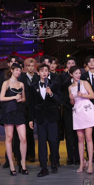 #龙浩天 大舞台节目效果队长主麦变副麦,队长背着身跳#走步舞 #sexylove #ai瑶瑶 #龙浩天妹妹 节目效果拉满