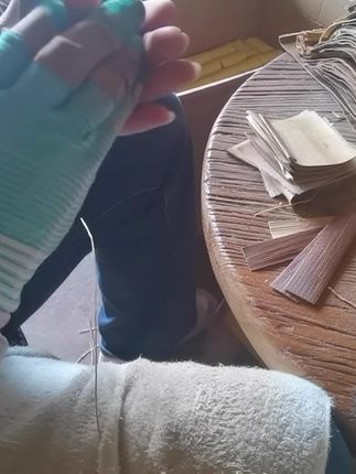 用笋叶扎筒,透气不闷茶,让普洱在筒中自然呼吸,慢养岁月醇韵。 每一片茶叶都带着云南茶山的阳光气息,扎筒收纳锁住本味,无论是日常冲泡的醇厚回甘,还是长期存放的转化潜力,都藏在这一方质朴筒中。 自饮,是每一口都熨帖身心的暖意;送礼,是带着手作温度的心意之选。茶在筒中,香在时光里,这样的普洱茶扎筒,藏着喝茶人最懂的生活诗意。 #普洱茶制作工艺 #普洱茶 #普洱茶定制 #普洱茶源头厂家